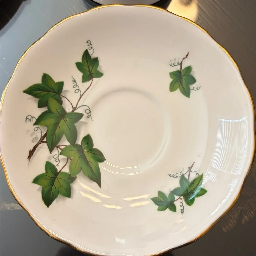 Fine China Vintage set of 5 matching tea cups and saucer’s.
